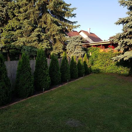 Appartement Nador Apartman à Balatonlelle Extérieur photo