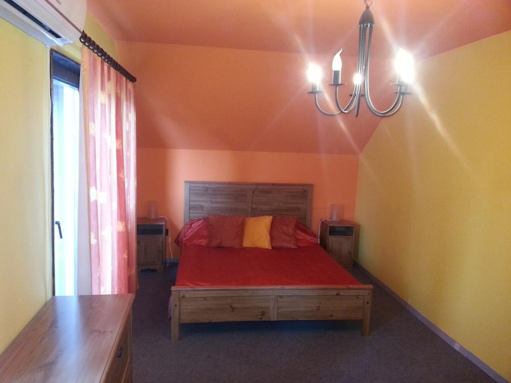 Appartement Nador Apartman à Balatonlelle Chambre photo