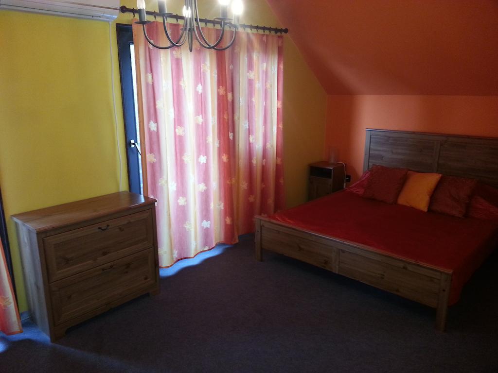 Appartement Nador Apartman à Balatonlelle Chambre photo