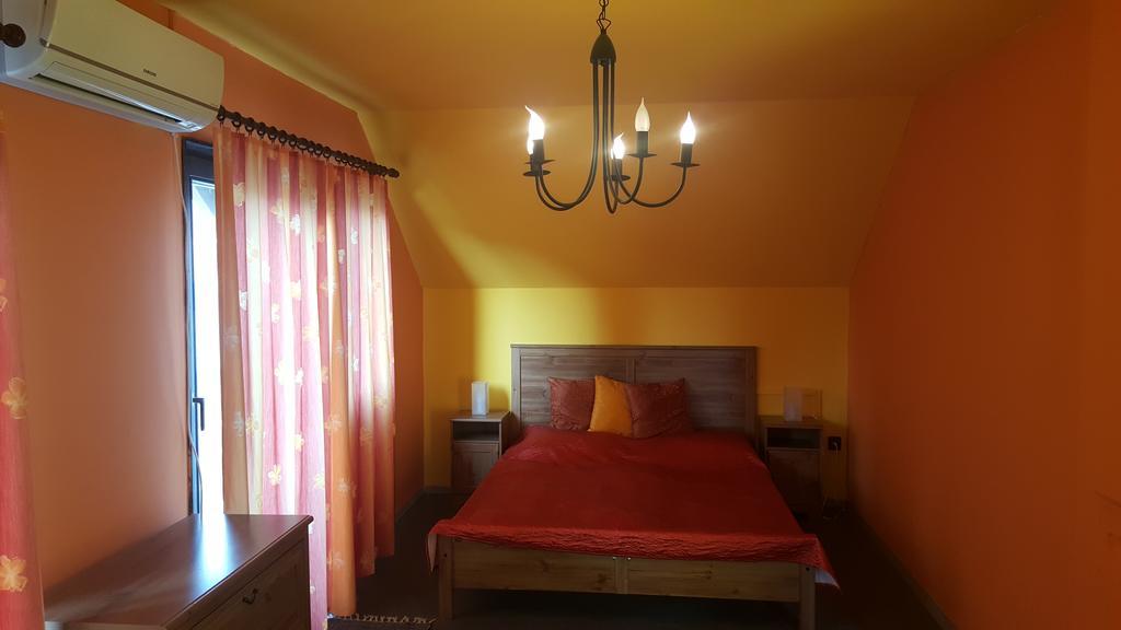 Appartement Nador Apartman à Balatonlelle Extérieur photo