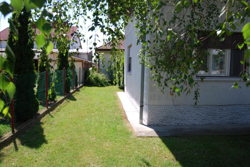 Appartement Nador Apartman à Balatonlelle Chambre photo