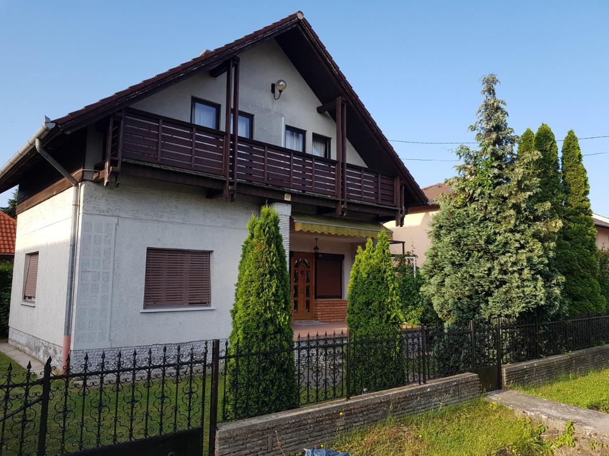 Appartement Nador Apartman à Balatonlelle Extérieur photo